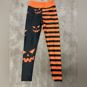 USED- Excellent condition Vastitch “Gloom” collection leggings, size medium.